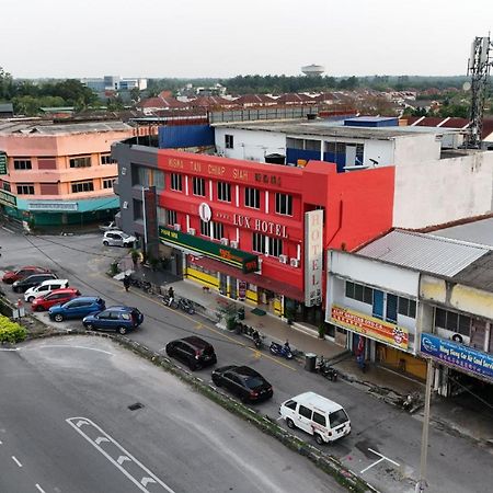 Lux Hotel Teluk Intan Exterior photo